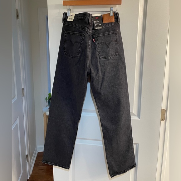 Levi’s Ribecage Straight Ankle Jeans - Picture 4 of 12